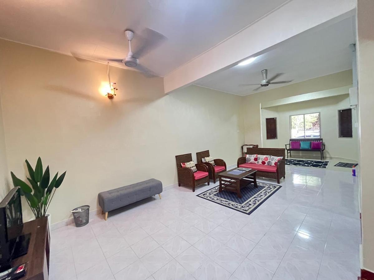 Ahza My Homestay Kemaman Chukai Kültér fotó